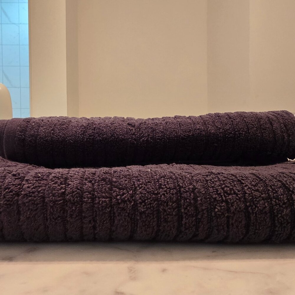 Premium Cotton Bath Towel, Lightweight and Highly Absorbent, Quick Drying Towel